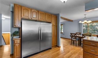 135 Knollwood St W, Annandale, MN 55302