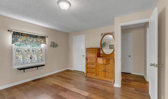 662 E 1452 Rd, Baldwin City, KS 66006