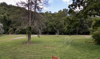 941 E Clayton Rd, Alderson, WV 24910