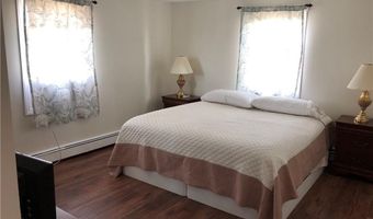 8 Seascape Ave, Middletown, RI 02842