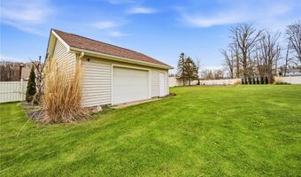 1584 Hemlock Dr, Ashtabula, OH 44004