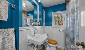 215 Cedar Ln, Arden, NC 28704