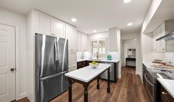 1026 Claytonbrook Dr, Ballwin, MO 63011