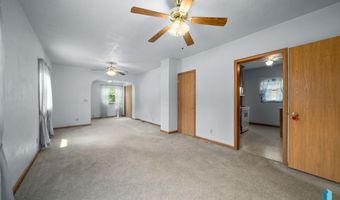 412 S 1st Ave, Brandon, SD 57005
