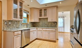 2360 N Drury Ln, Arlington Heights, IL 60004