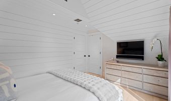 8 Gaylea Dr, Branford, CT 06405