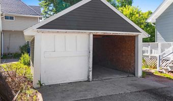 809 N DURKEE St, Appleton, WI 54911