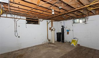 1208 Rapids St, Adel, IA 50003