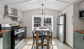 15 1st St, Bourne, MA 02532