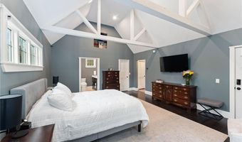 6 Knowlton Ct, Bristol, RI 02809