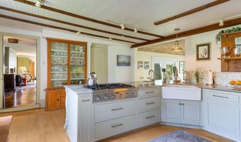 16 US-1, Falmouth, ME 04105