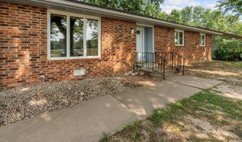 1304 S Adams Ave, Aurora, MO 65605