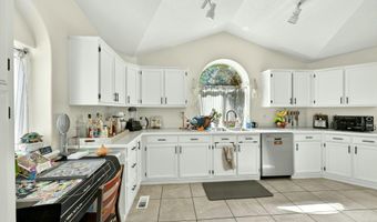 723 Reiten Dr, Ashland, OR 97520
