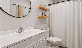 361 Long Shores Dr, Barrington, NH 03825