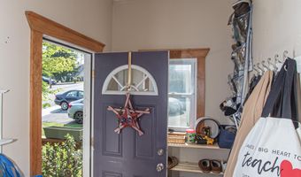 31 Dewitt St, Amsterdam, NY 12010