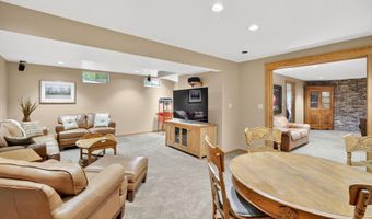 1323 Scott Cir, Ames, IA 50014
