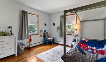 11 W Lake Shore Dr, Danbury, CT 06811
