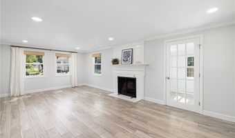 5 Lee Rd, Barrington, RI 02806