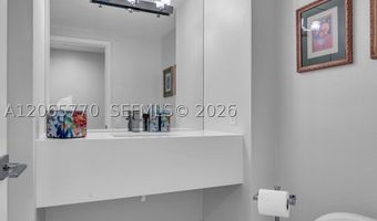 2000 Island Blvd 2006, Aventura, FL 33160