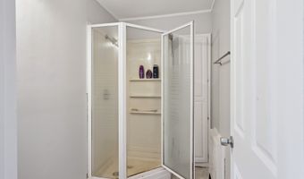 40 Park Ave, Danbury, CT 06810