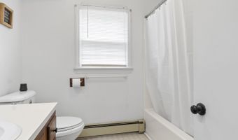 14 Lakeshore Dr, Belgrade, ME 04918