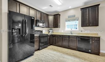 4 Swamp White Oak Dr, Bluffton, SC 29910