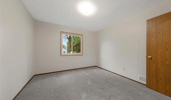 5214 148th St W, Apple Valley, MN 55124