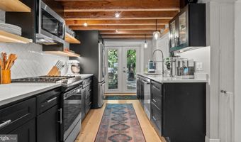 28 SWAN St, Lambertville, NJ 08530