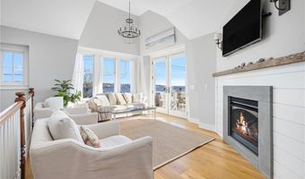 131 Eustis Ave, Newport, RI 02840