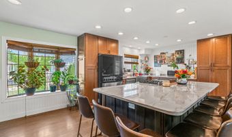 330 N Country Club Dr, Addison, IL 60101