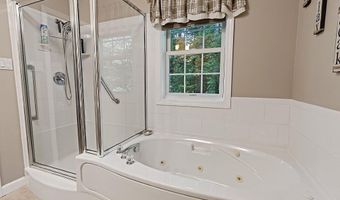 5 Little Village Ln, Belgrade, ME 04917