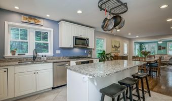 7016 WILSON Ln, Bethesda, MD 20817