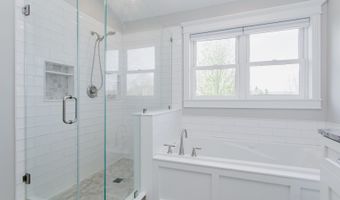 3 BLACKWOLF Ct, Algonquin, IL 60102