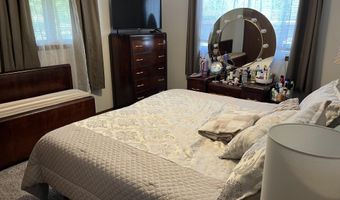 508 E Kirkwood Dr, Aurora, MO 65605
