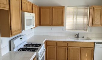 11562 Oak St, Apple Valley, CA 92308