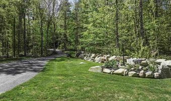 16 Stagecoach Rd, Barrington, NH 03825