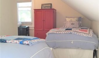 19 Stockholm St, Newport, RI 02840