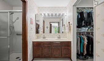 1507 W Plymouth Dr, Arlington Heights, IL 60004