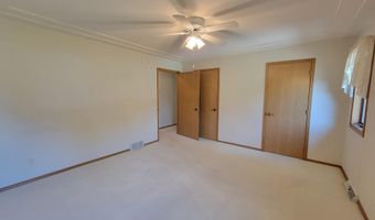 2710 Railroad Cir, Aberdeen, SD 57401