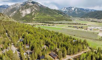 9 PINE St, Alpine, WY 83128