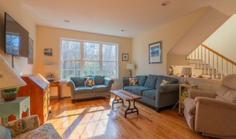 12 Oak Meadows Dr 12, Brookfield, CT 06804