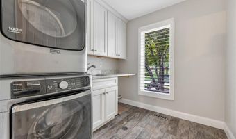 924 Forest Lake Ct, Ballwin, MO 63021