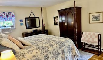 5 Governors Ln, Bethel, CT 06801