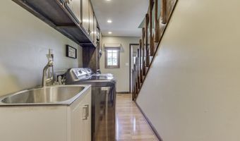 1521 Secretariat Ln, Indianapolis, IN 46217