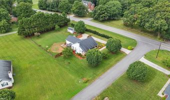 108 Camden Ct, Advance, NC 27006