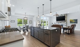 1816 Golfview Dr, Auburn, IN 46706