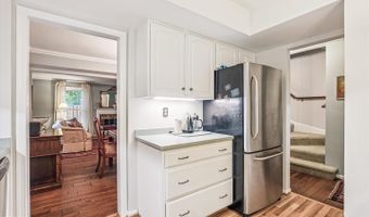 2518 S WALTER REED Dr #A, Arlington, VA 22206