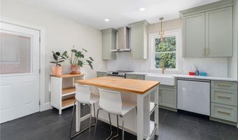 163 Bluff Ave, Cranston, RI 02905