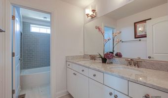 705 N Kaspar Ave, Arlington Heights, IL 60004