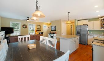 38 Fairview Ave, Auburn, ME 04210